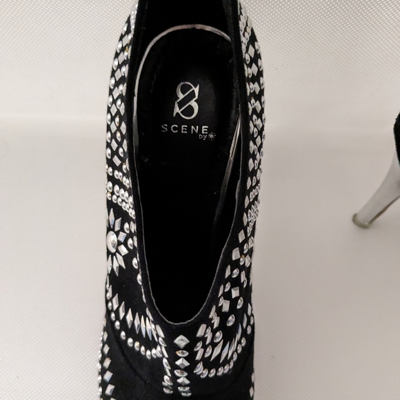 Sprained my ankle. I can't wear these for a while. Made by Scene. - Picture 3 of 5